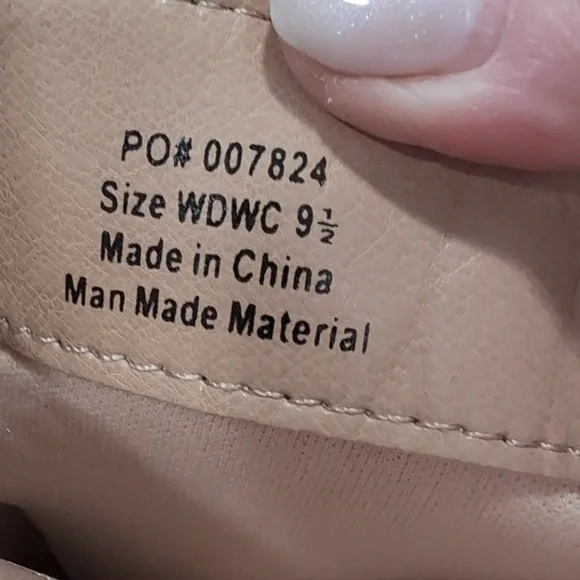 JOURNEE..Cream Knee-High Heeled Boots with Chunky Heel - Picture 4 of 10